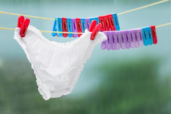 Mách bạn 7 cách sử dụng đồ lót giúp ngăn ngừa bệnh phụ khoa 2 Giặt đồ lót mỗi ngày