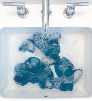 5 cách bảo quản đồ lót bền đẹp mà các chị em cần biết 3 giặt riêng đồ lót để bảo quản đồ lót bền đẹp